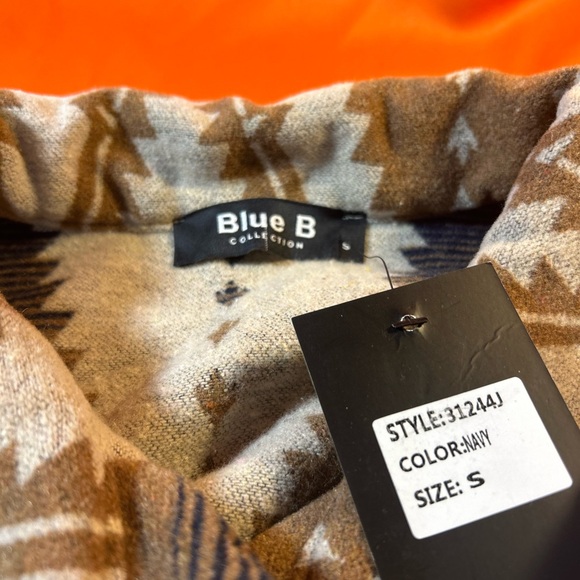 Over Sized Jacket. Buttons. Large Pockets. Aztec. Yellowstone. Dutton Ranch. - Picture 14 of 17